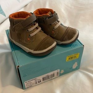 Stride Rite Size 2 baby shoe